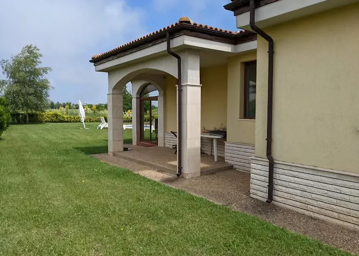 Lighthouse Golf Apart Complex&Villas